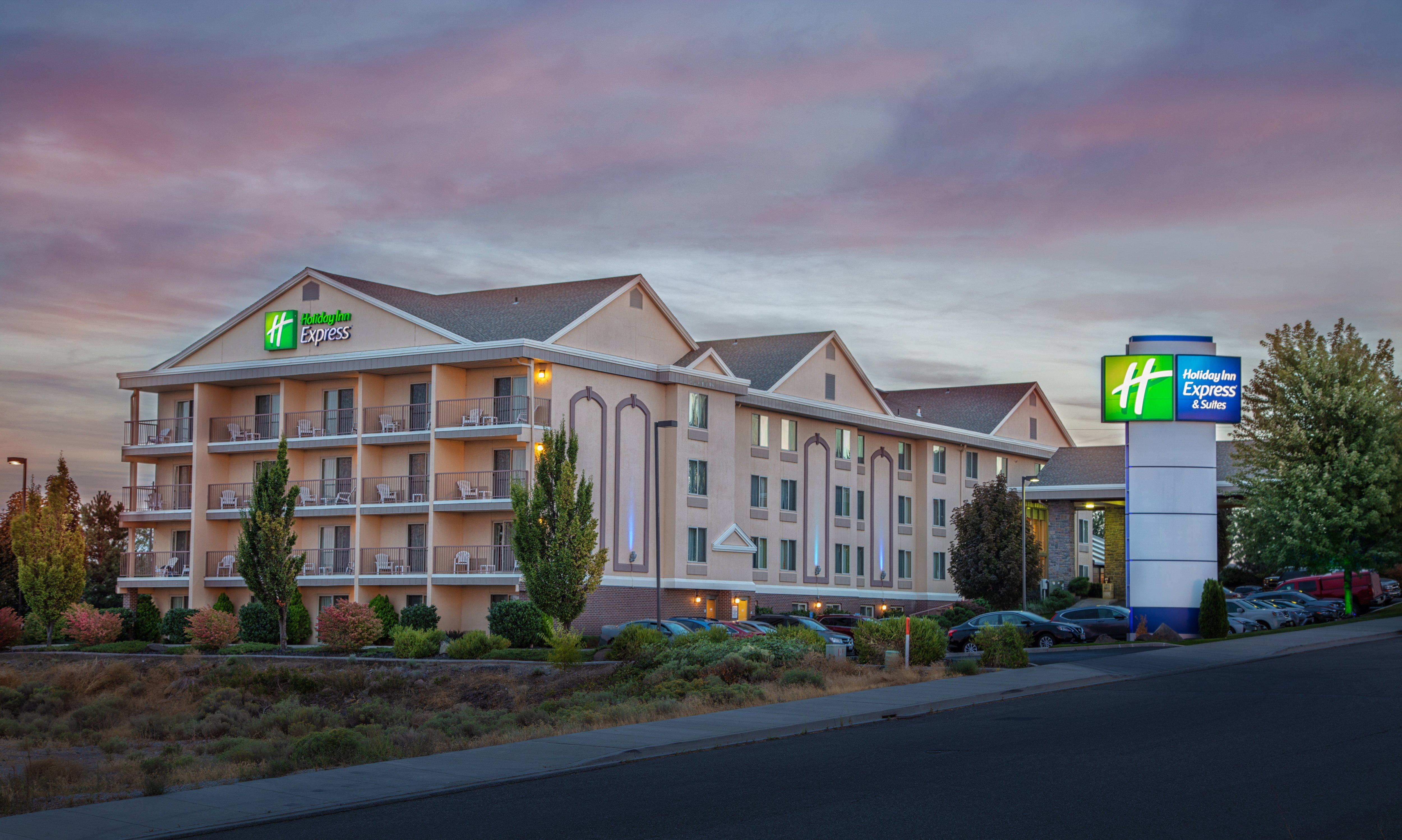 Holiday Inn Express & Suites