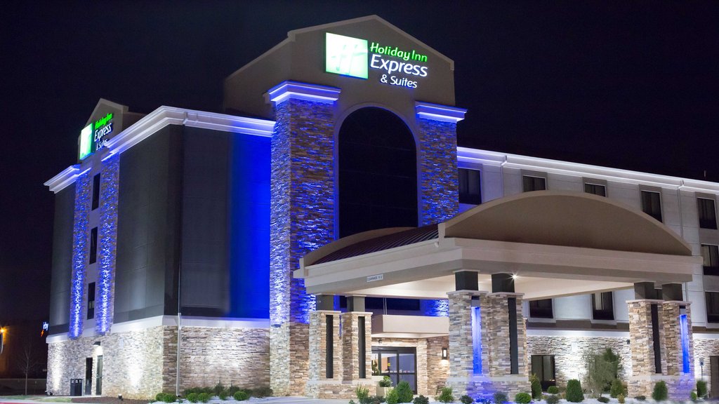 Exterior Night: Holiday Inn Express & Suites Oklahoma City Hotel