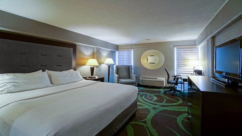 HOLIDAY INN MANHATTAN CAMPUS