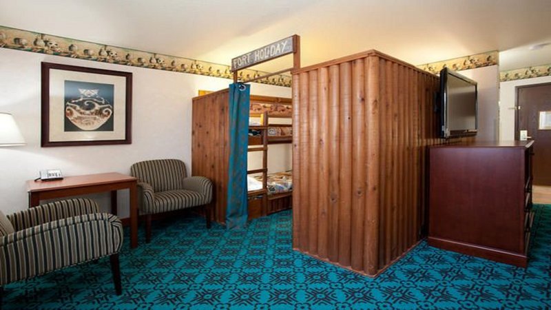 HOLIDAY INN EXP MESA VERDE