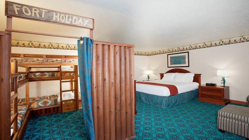 HOLIDAY INN EXP MESA VERDE
