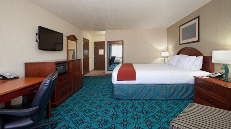 1 KING BED STANDARD NONSMOKING