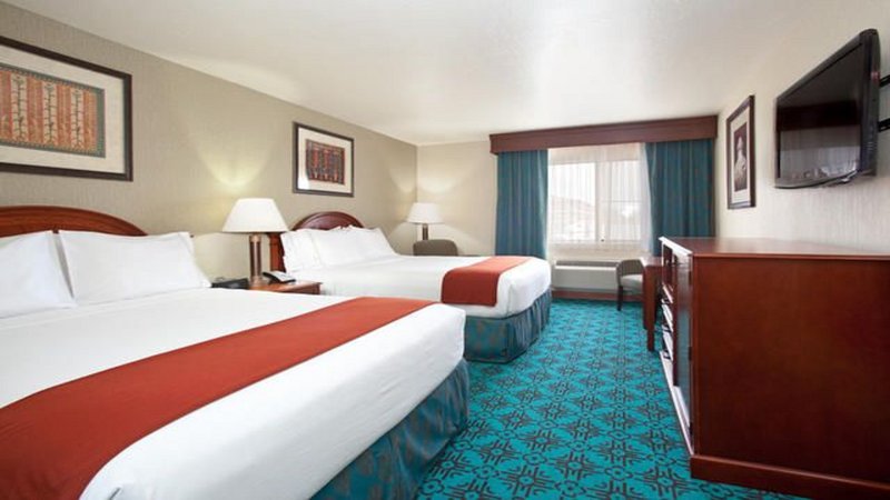 HOLIDAY INN EXP MESA VERDE