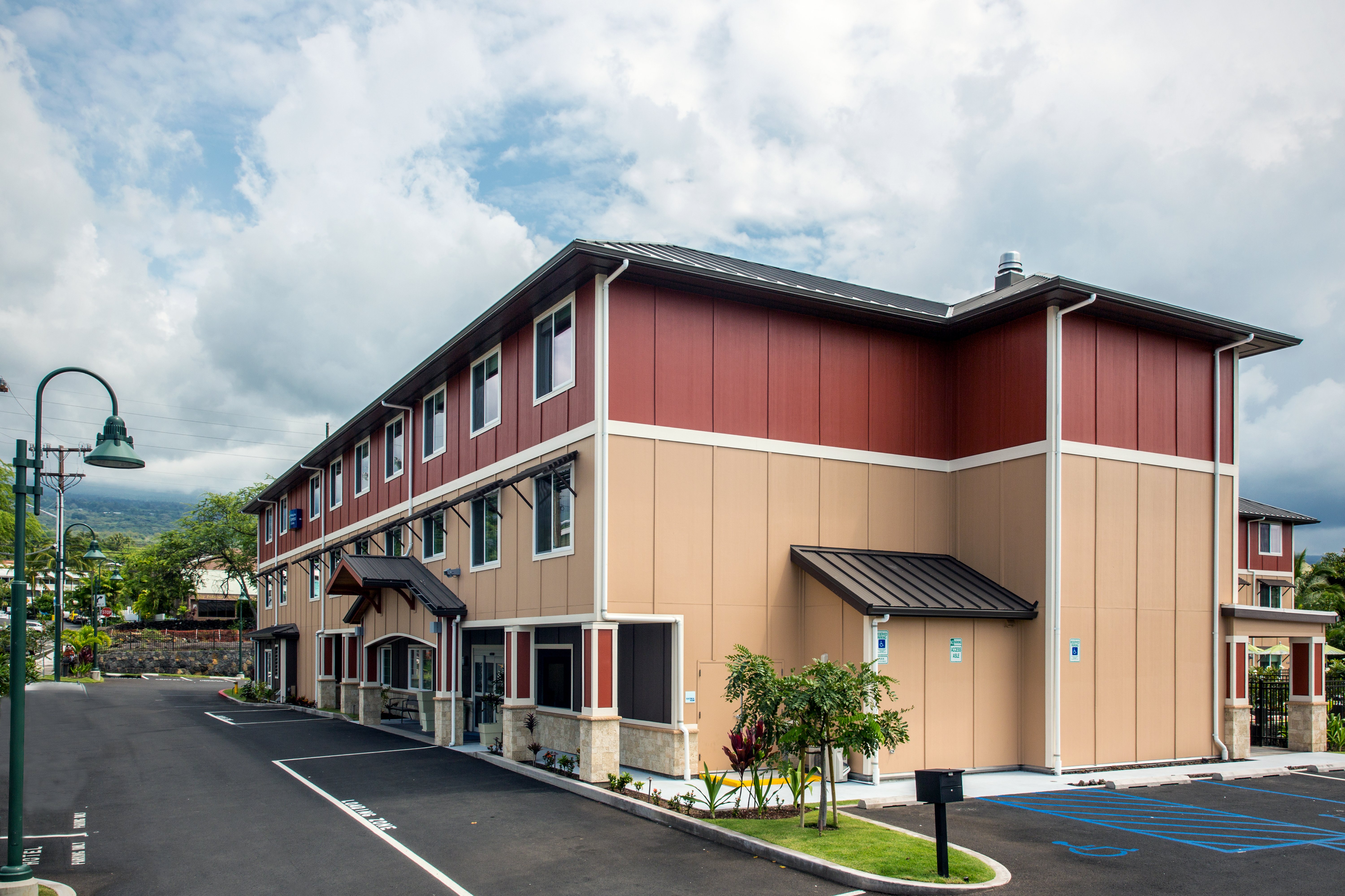 Holiday Inn Express Hotel & Suites