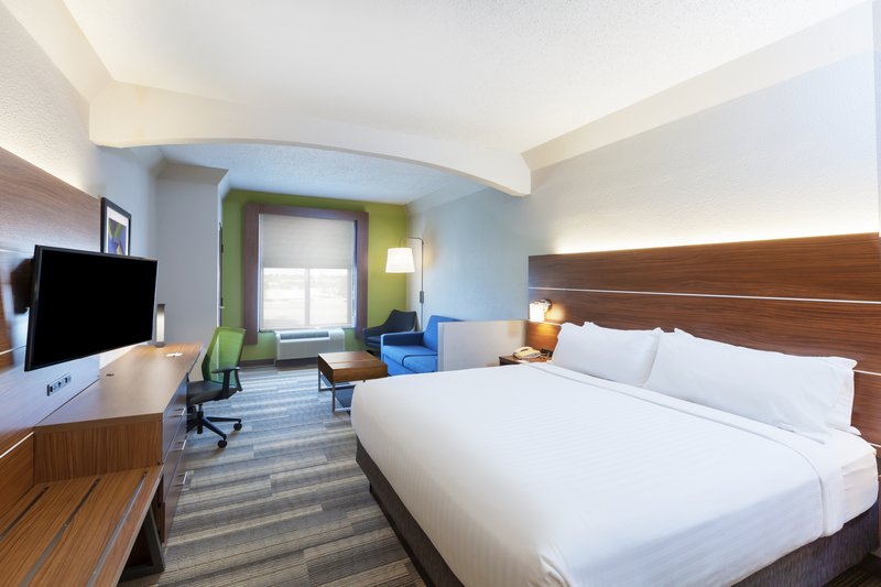 1 KING BED SUITE NONSMOKING