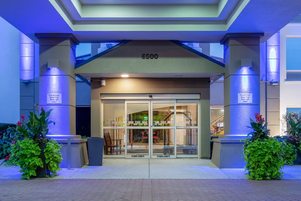 Enjoy your stay at Holiday Inn Express & Suites Chicago-Midway