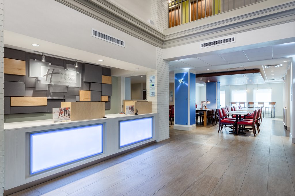 Arrival & Breakfast Seating Area