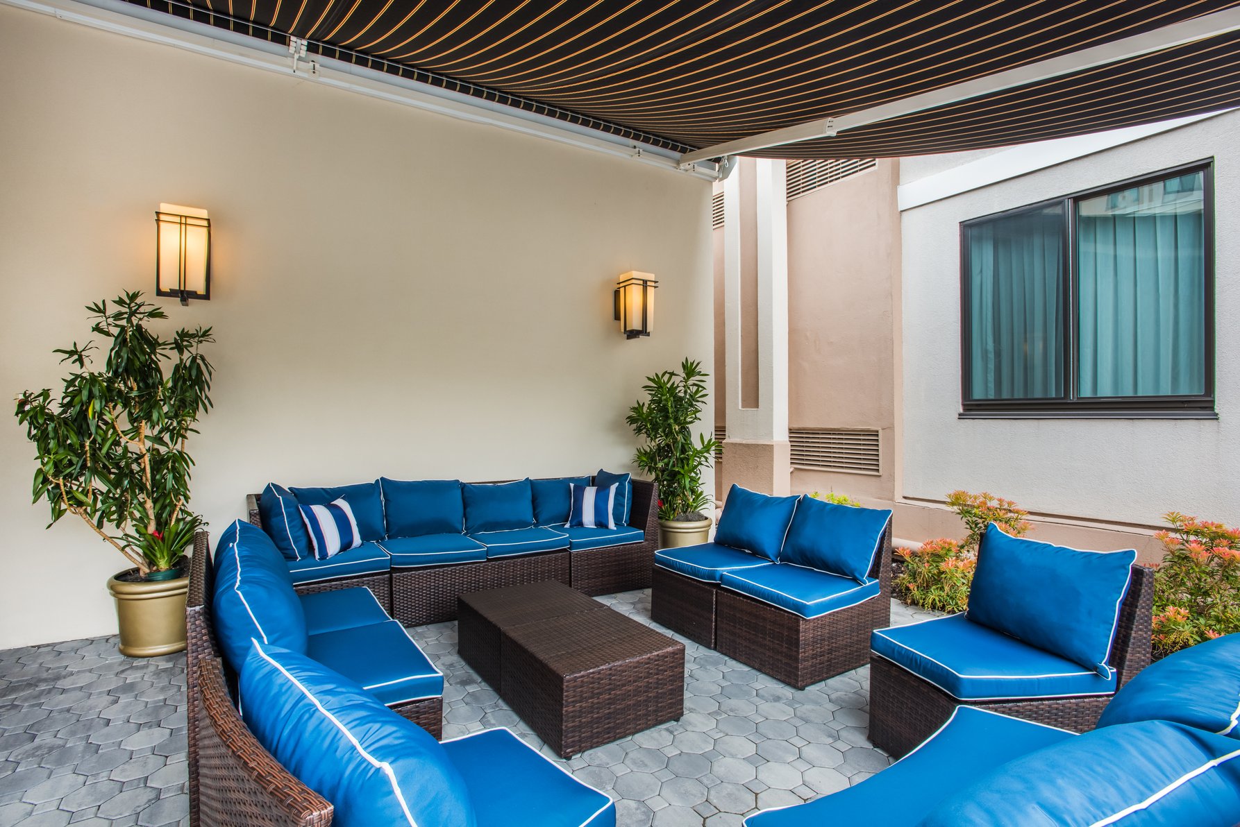 Have a relaxing day and enjoy a conversation in our guest patio.