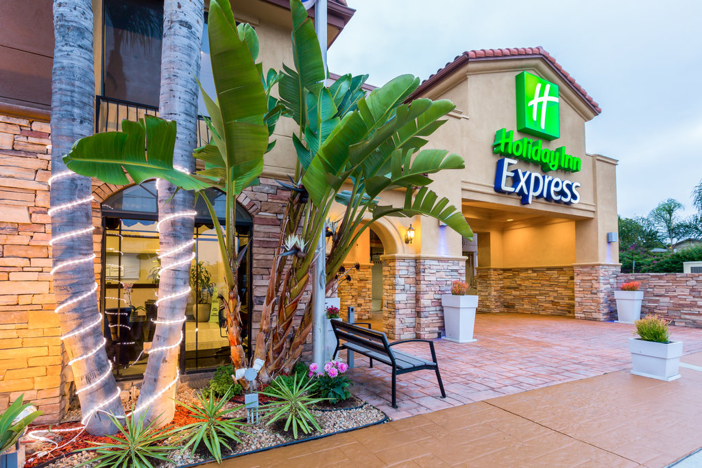 Holiday Inn Express SeaWorld Area Hotel with Pool