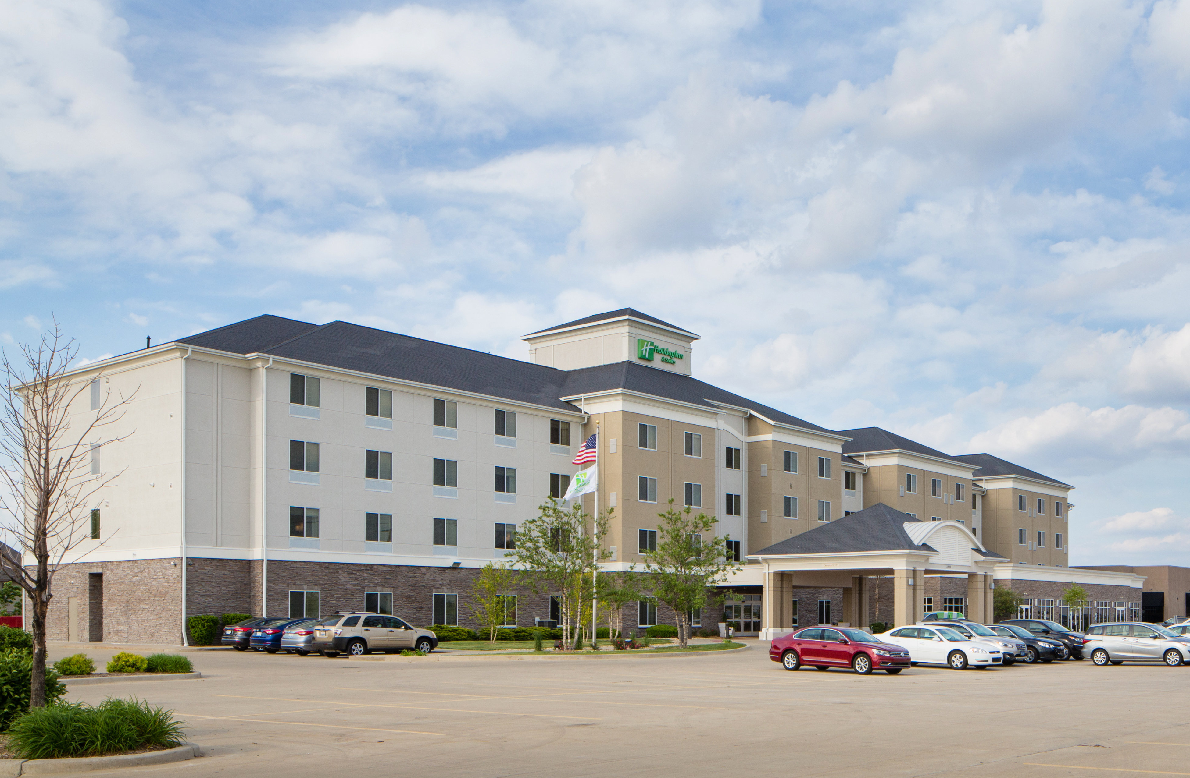 Holiday Inn Hotel & Suites Airport