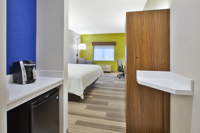 HOLIDAY INN EXP STES VICTOR