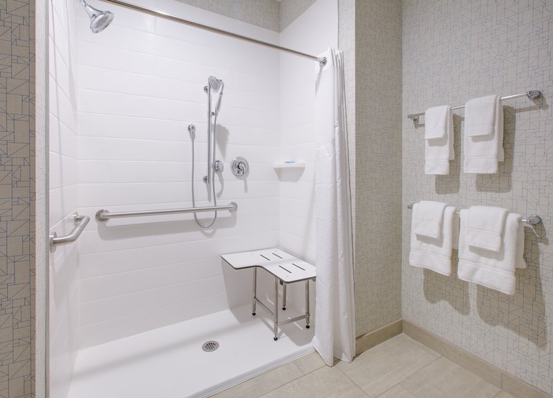 Holiday Inn Express and Suites Dallas – Northwest Highway