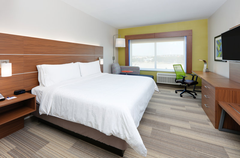 Holiday Inn Express and Suites Dallas – Northwest Highway