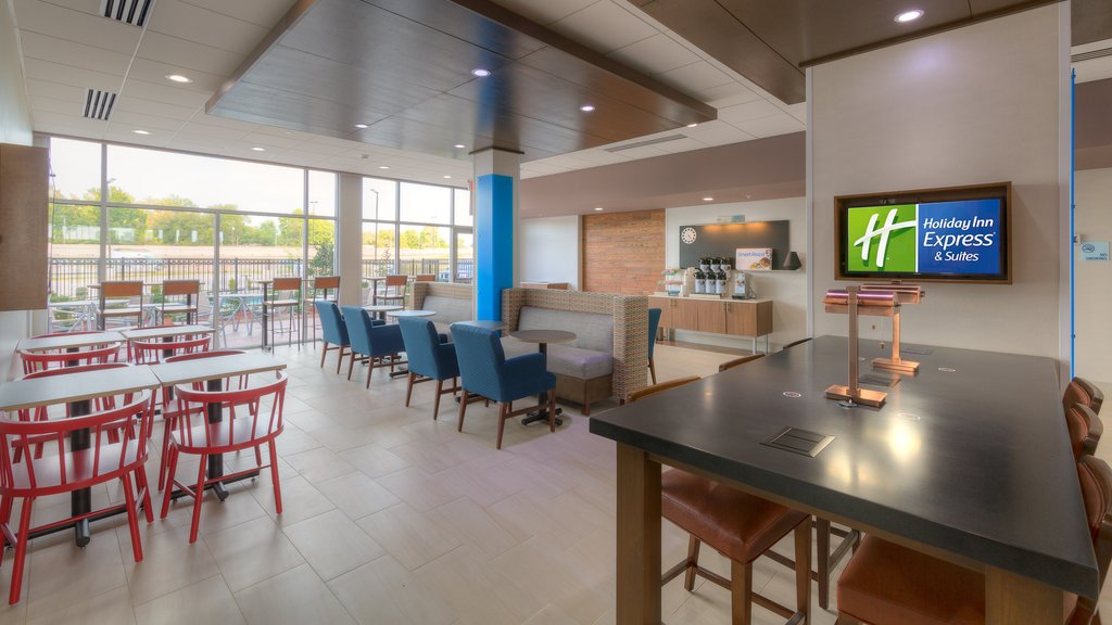 Plenty of Space for Socializing During Breakfast