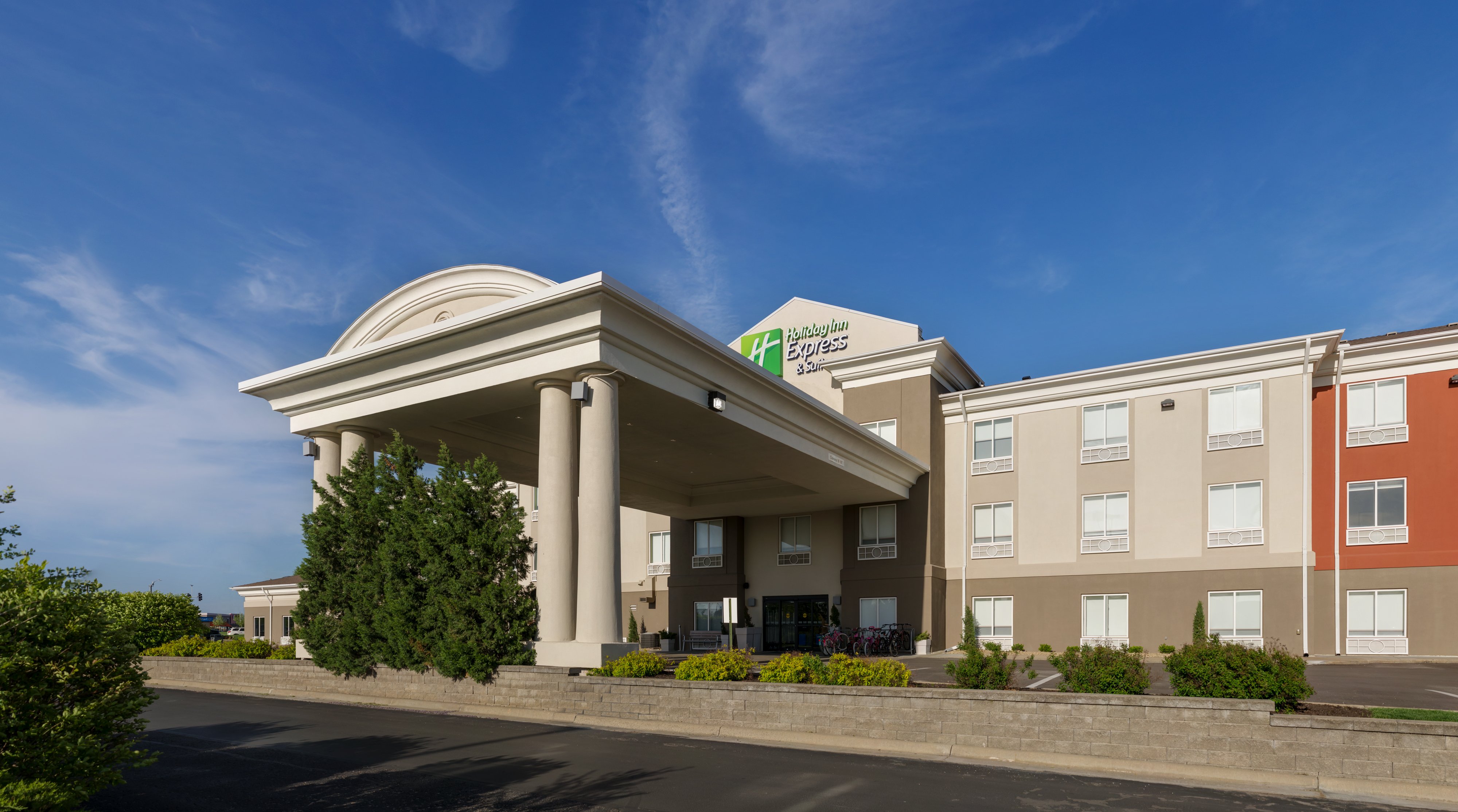 Holiday Inn Express & Suites