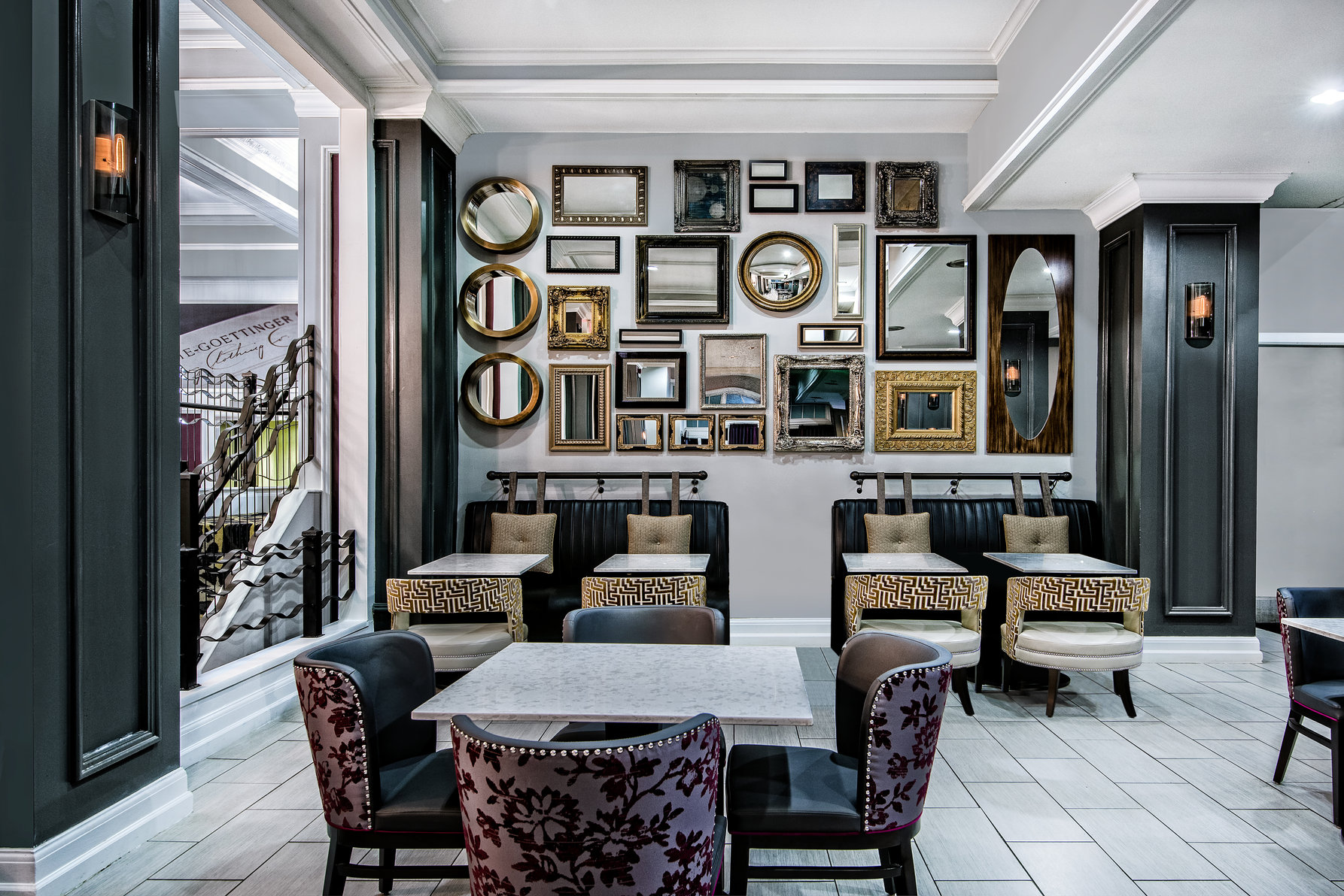 Hotel Indigo Dallas Downtown by IHG - Lounge in our comfy furniture while enjoying breakfast.