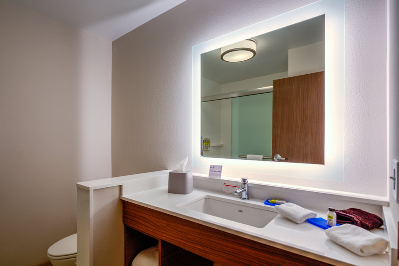 Holiday Inn Express and Suites Milroy – Reedsville