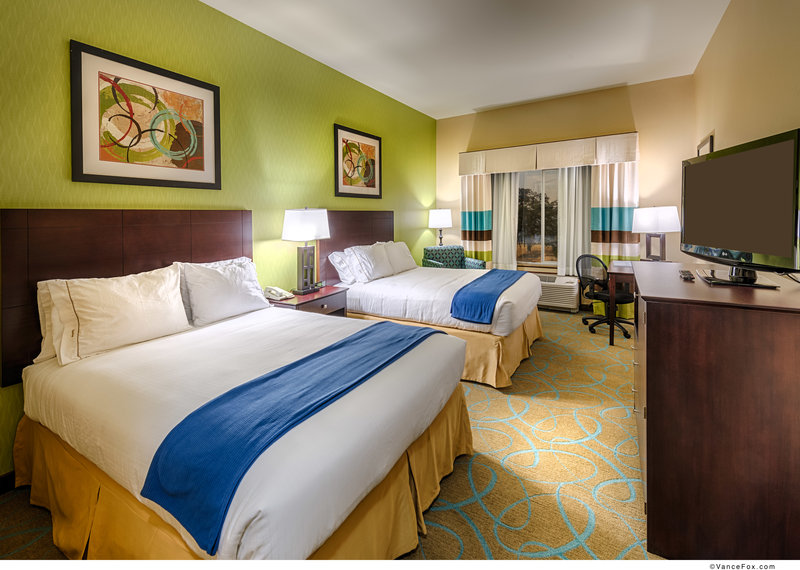 Holiday Inn Express Suites- Red Bluff