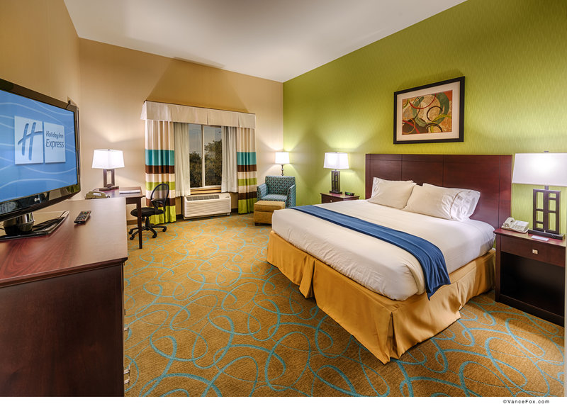 Holiday Inn Express Suites- Red Bluff