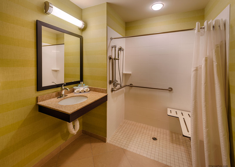Holiday Inn Express Suites- Red Bluff
