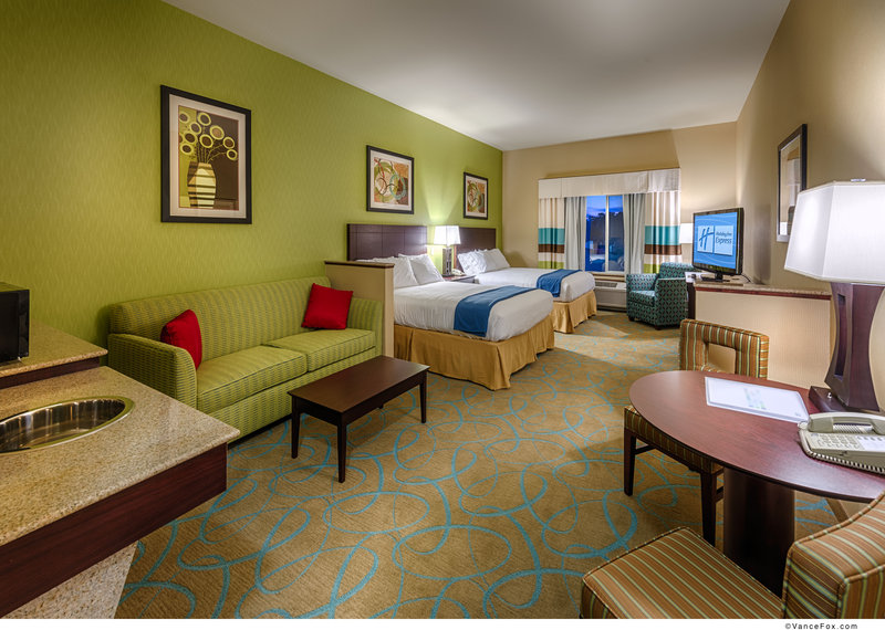 Holiday Inn Express Suites- Red Bluff