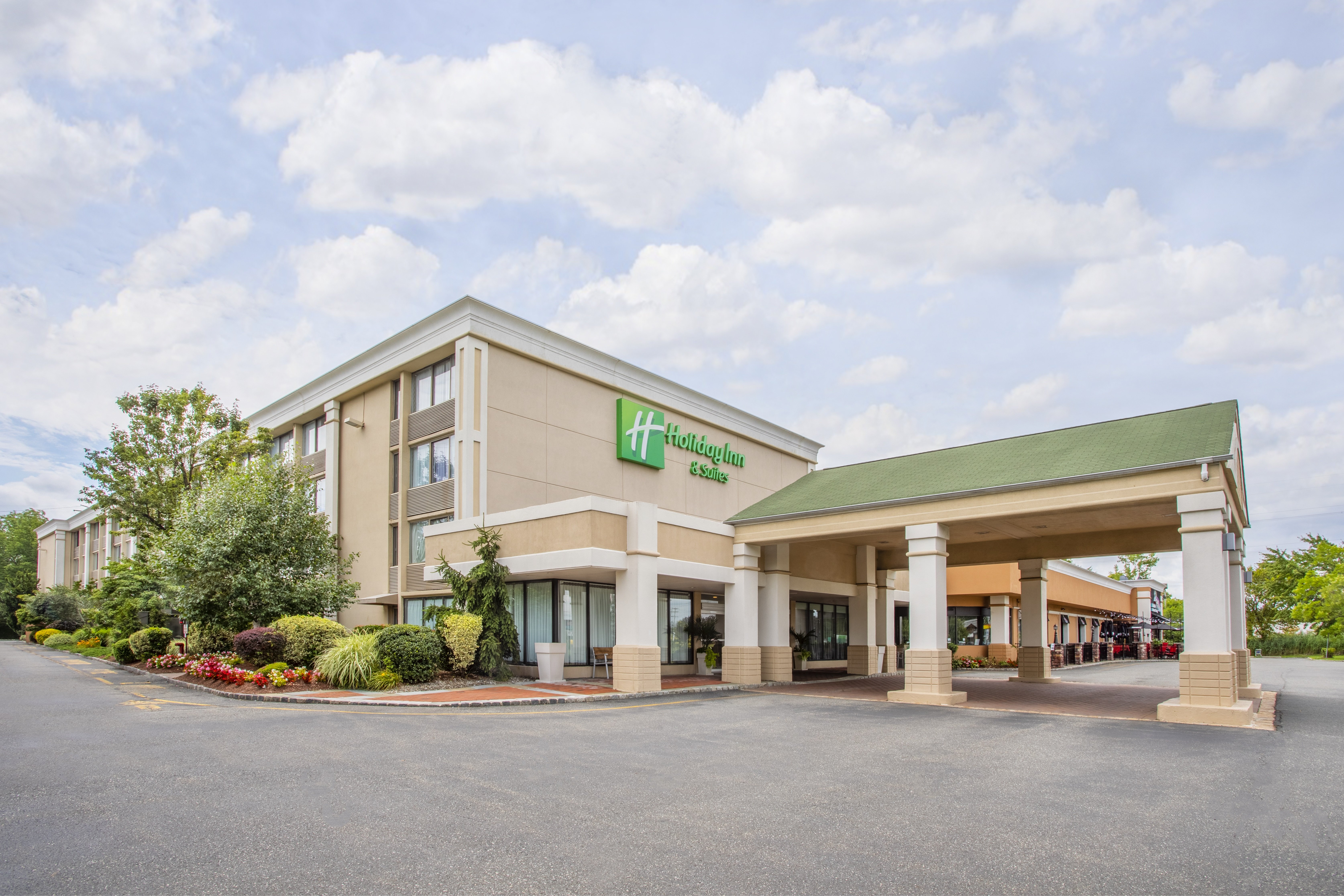 Holiday Inn-Suites Parsippany Fairfield