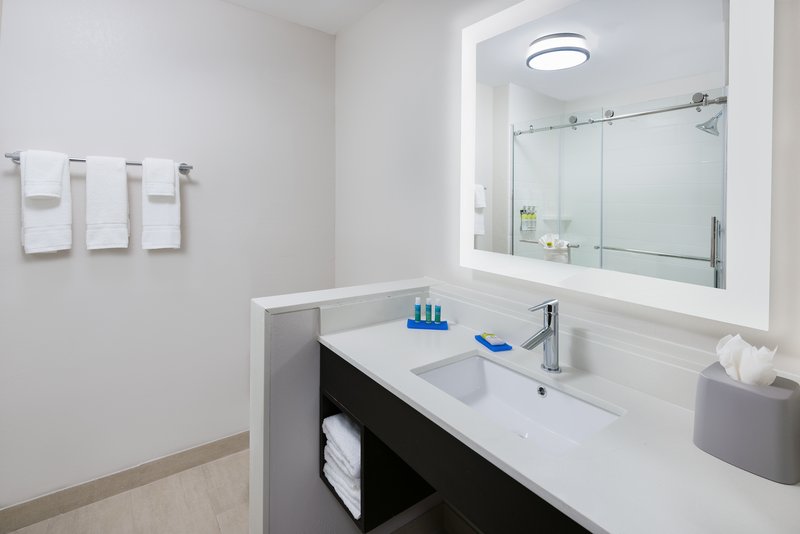 Holiday Inn Express and Suites Missouri City West