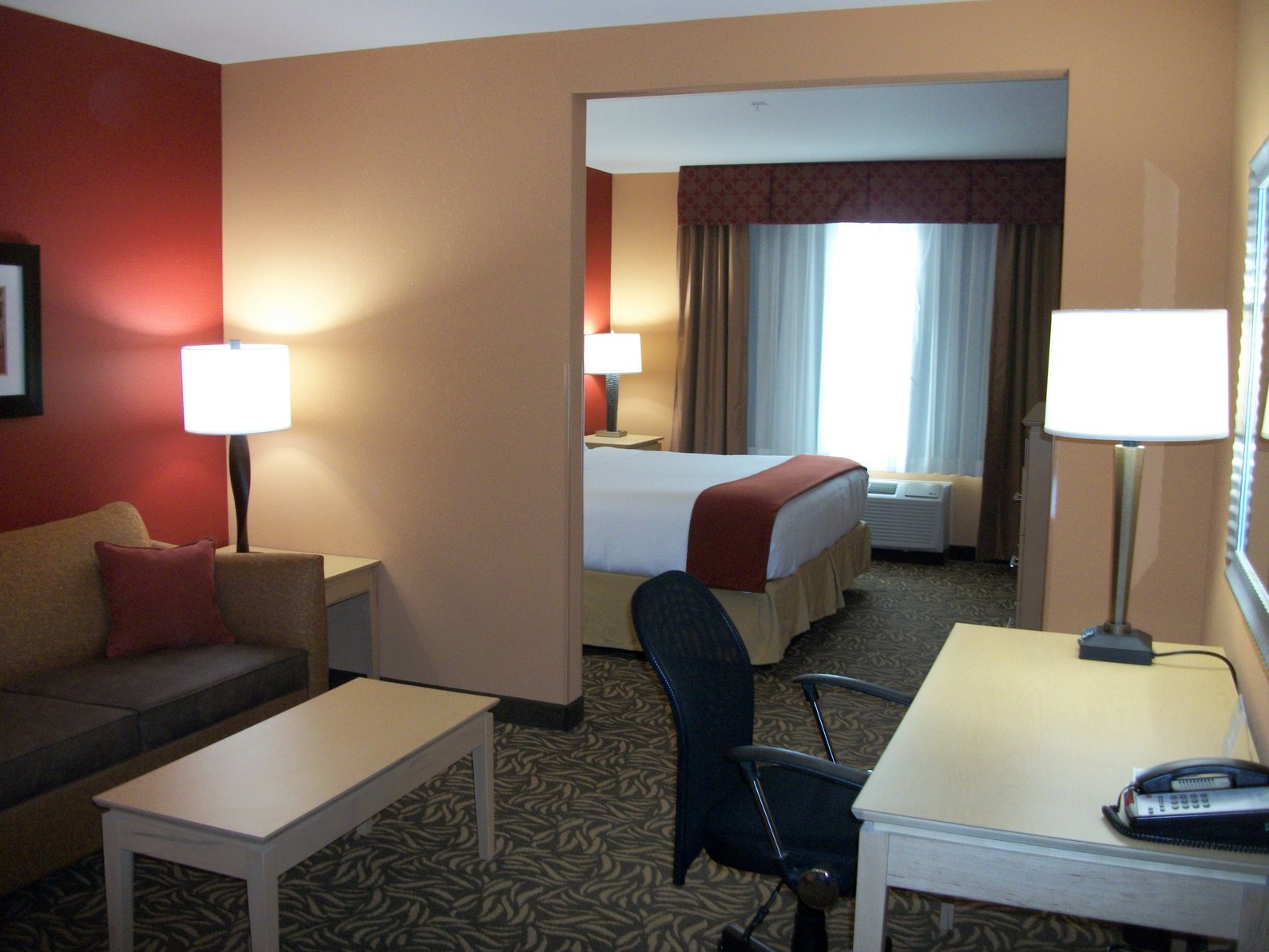 Holiday Inn Express - Cortland Room Type - 1 King Standard Sofa Bed