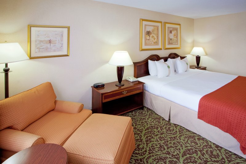 KING BED LEISURE NONSMOKING