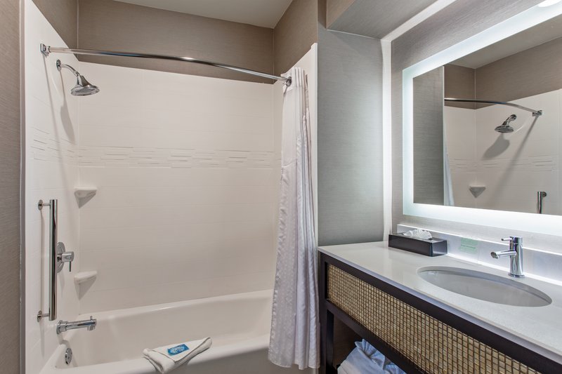 Holiday Inn Express and Suites Anaheim Resort Area