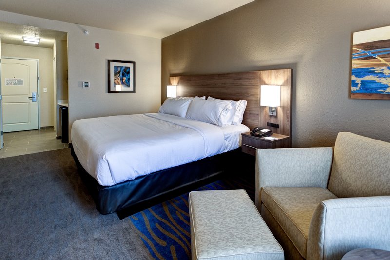 Holiday Inn Express and Suites Manhattan