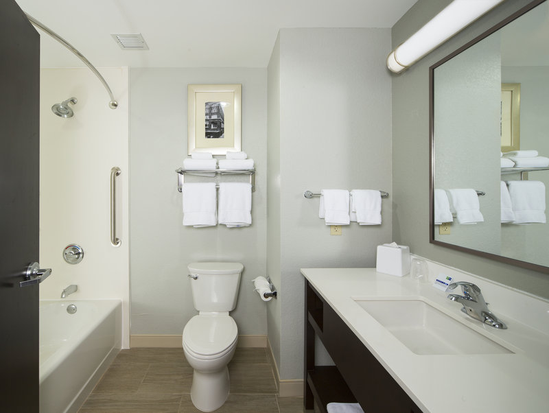 Holiday Inn Express and Suites Oklahoma City Dwtn – Bricktown