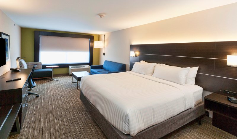 Holiday Inn Express and Suites Dodge City West