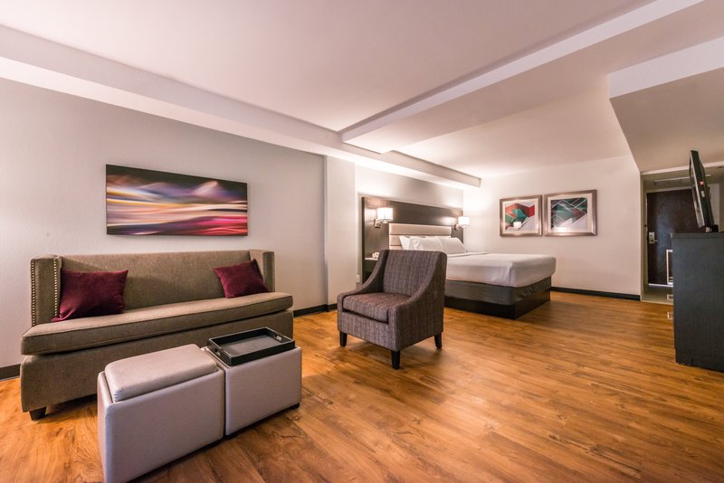 HOLIDAY INN BEAUMONT PLAZA