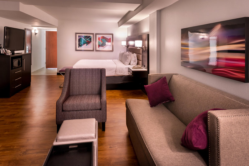 HOLIDAY INN BEAUMONT PLAZA