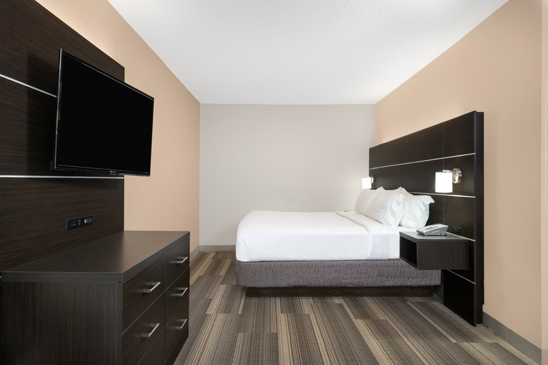 HOLIDAY INN EXPRESS HILLSVILLE