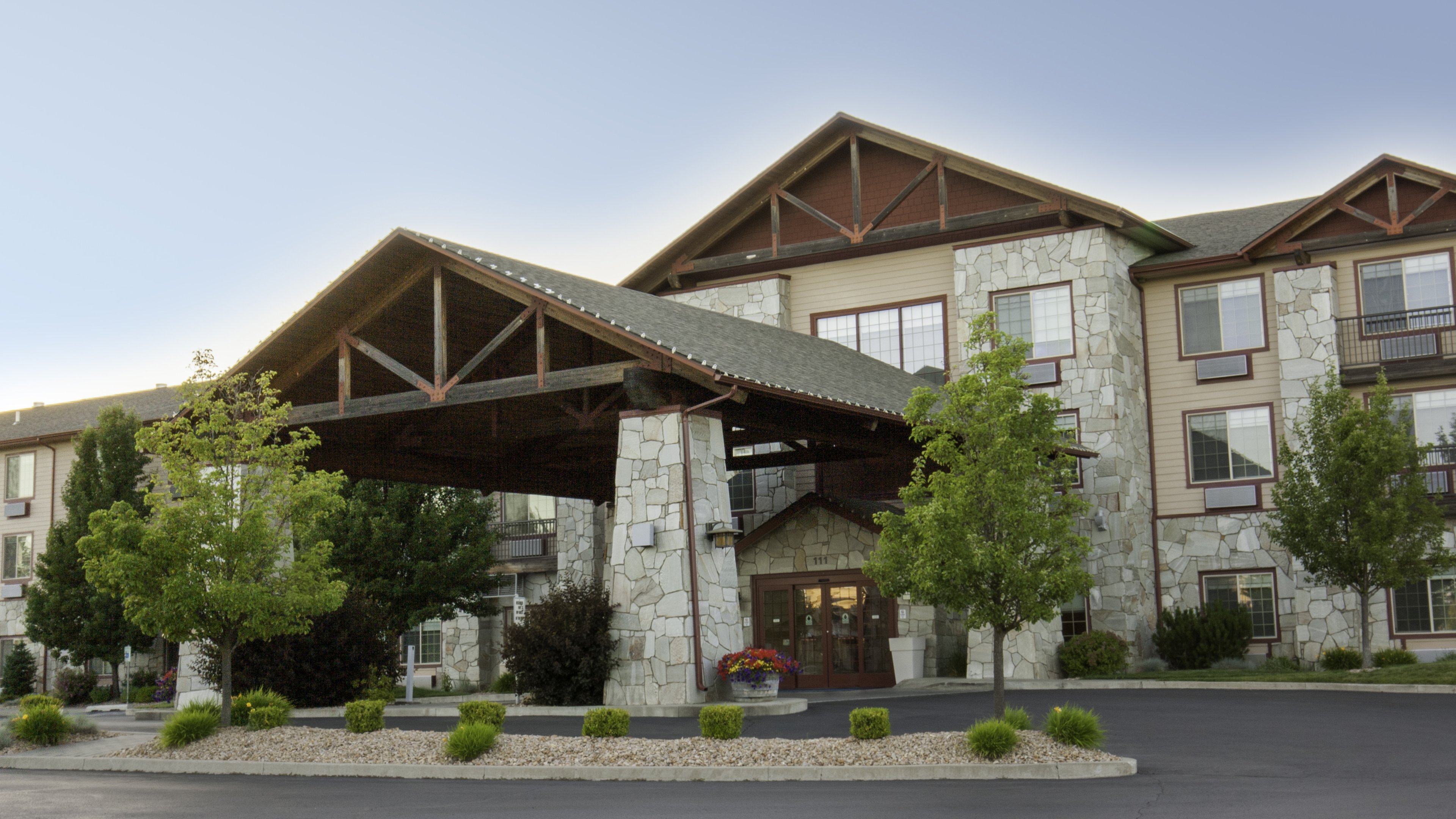 Holiday Inn Express Hotel & Suites