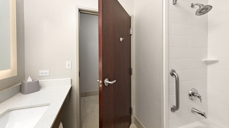 HOLIDAY INN EXP STES CONROE