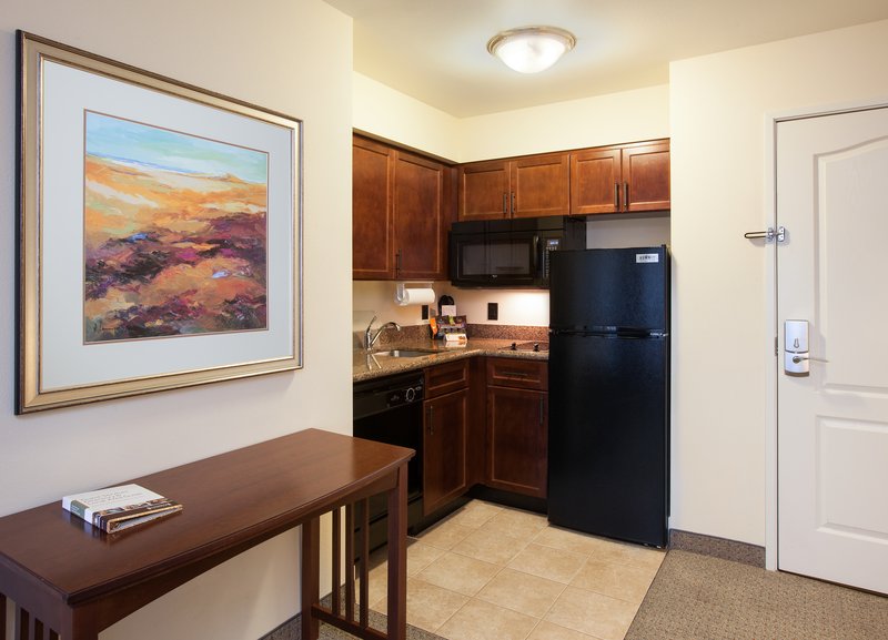 STAYBRIDGE SUITES AIRPORT AREA