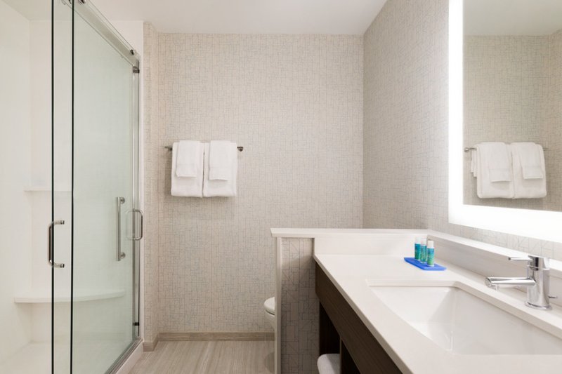 Holiday Inn Express and Suites Cincinnati NE – Red Bank Road