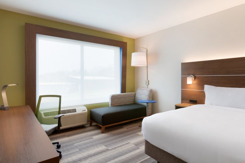 Holiday Inn Express and Suites Cincinnati NE – Red Bank Road