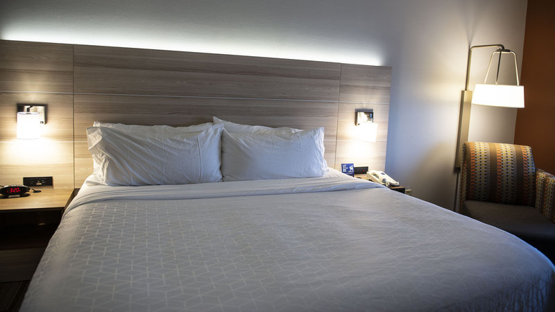 HOLIDAY INN EXP STES SEDALIA