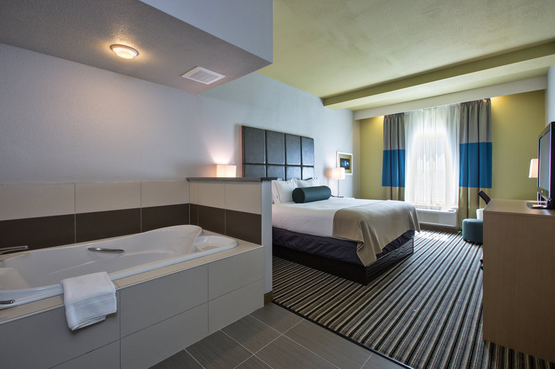 Holiday Inn Express and Suites Carlisle – Harrisburg Area