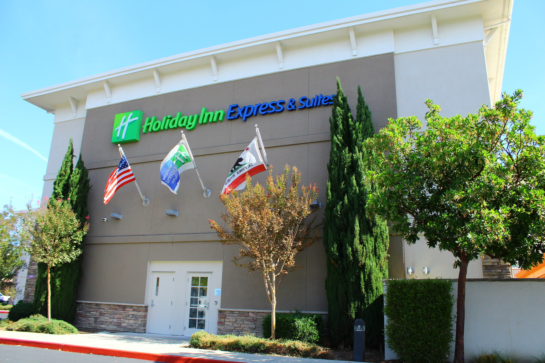 Newly Renovated Holiday Inn Express & Suites