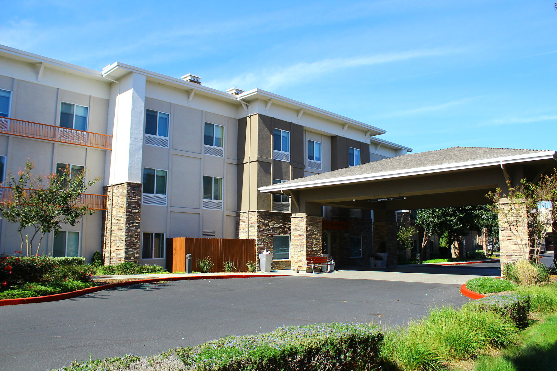 Welcome to the Holiday Inn Express & Suites Napa Valley