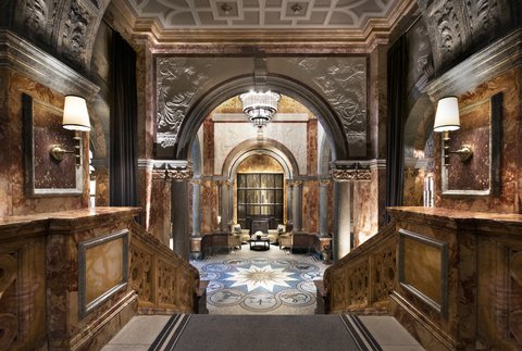 Hotel-Lobby