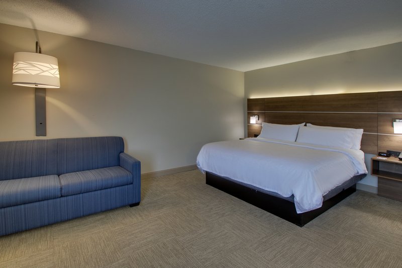 KNG WITH SOFA BED NONSMOKE