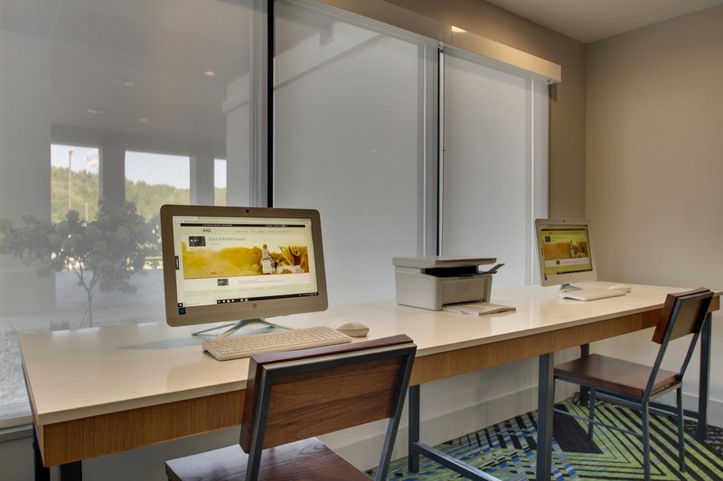 Holiday Inn Express HORSE CAVE