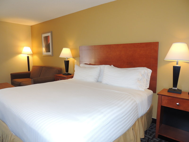 HOLIDAY INN EXP STE TRUSSVILLE
