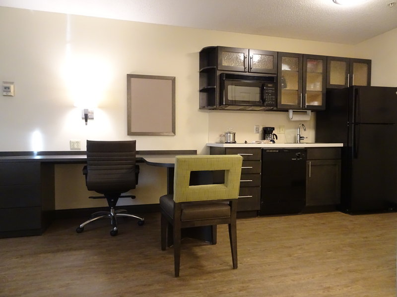 STUDIO SUITE QUEEN BED NONSMOKING